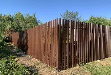 /zabory-iz-metallicheskogo-shtaketnika/brown-shtaketnik/
